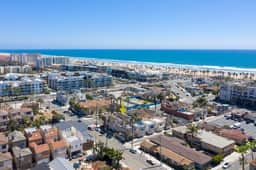 AC, spa, bikes, deck, Steps to beach and shops - Image 4