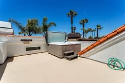 THE WHITE HOUSE Ocean view roof top spa, bikes - Image 3