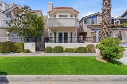 Coastal Dream 3 blocks form the sand Down town HB w/ AC - Image 5