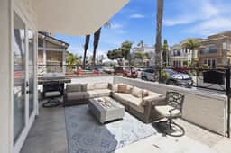 Coastal Dream 3 blocks form the sand Down town HB w/ AC - Image 3
