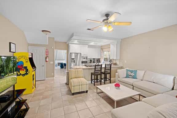 Luxury Beach Home|Rooftop Deck|Steps to Main St & the Beach | 4BR/4BA - Image 1