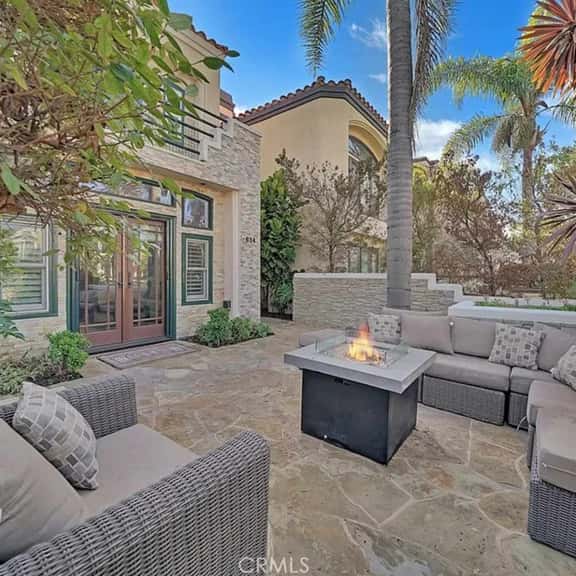 Coastal Charm Gorgeous Beach Estate with roof top - Image 1